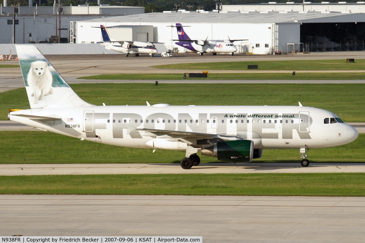 N938FR, 2005 Airbus A319-111 C/N 2406, taxying to its stand
