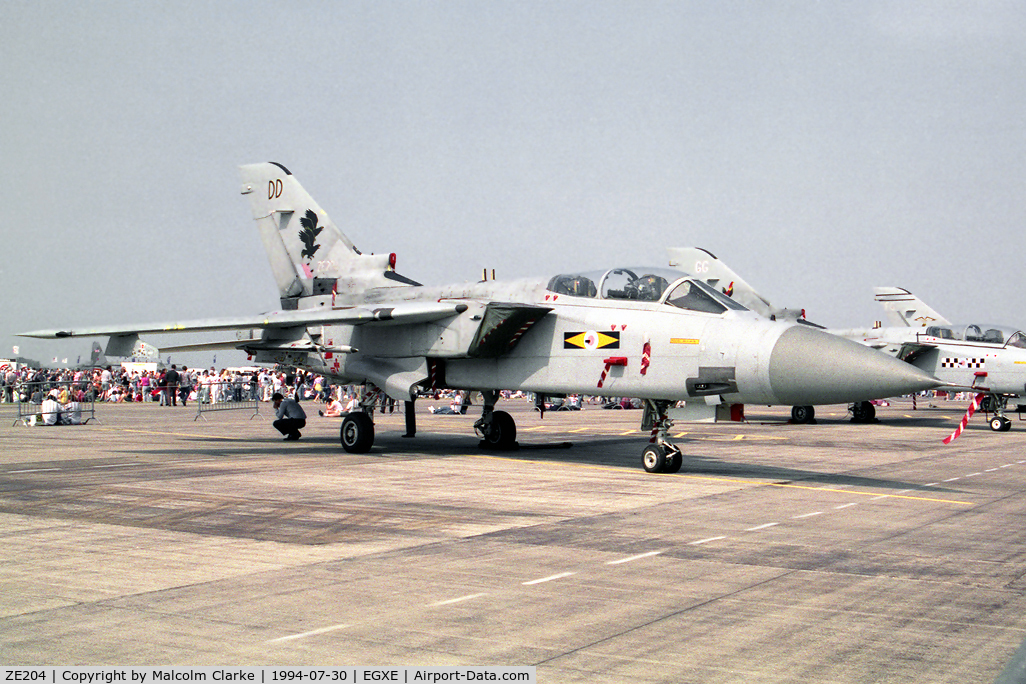 ZE204, 1986 Panavia Tornado F.3 C/N 569/AS024/3255, Panavia Tornado F3 at RAF Leeming in 1994.