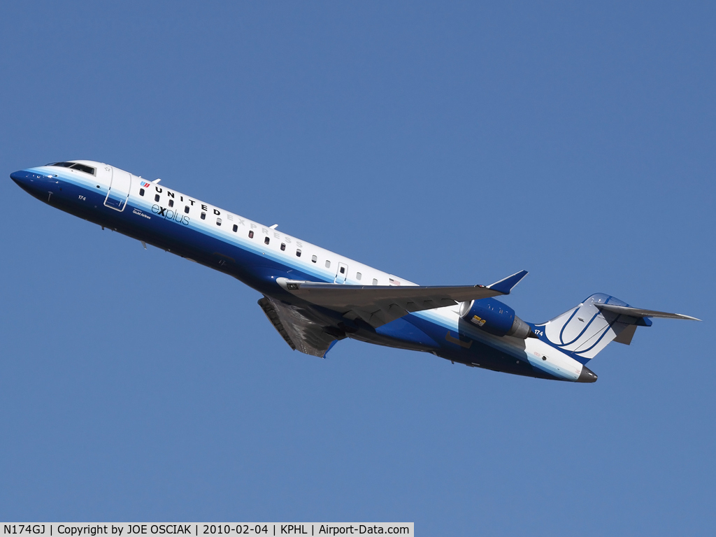 N174GJ, Bombardier CRJ-701ER (CL-600-2C10) Regional Jet C/N 10296, Leaving PHL