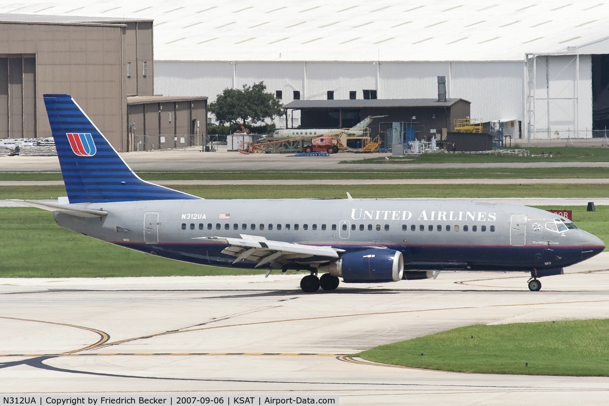 N312UA, 1987 Boeing 737-322 C/N 23673, decelerating after touchdown