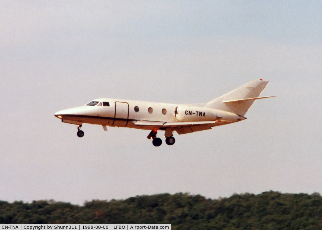 CN-TNA, Dassault Falcon 100 C/N 212, Landing rwy 15L