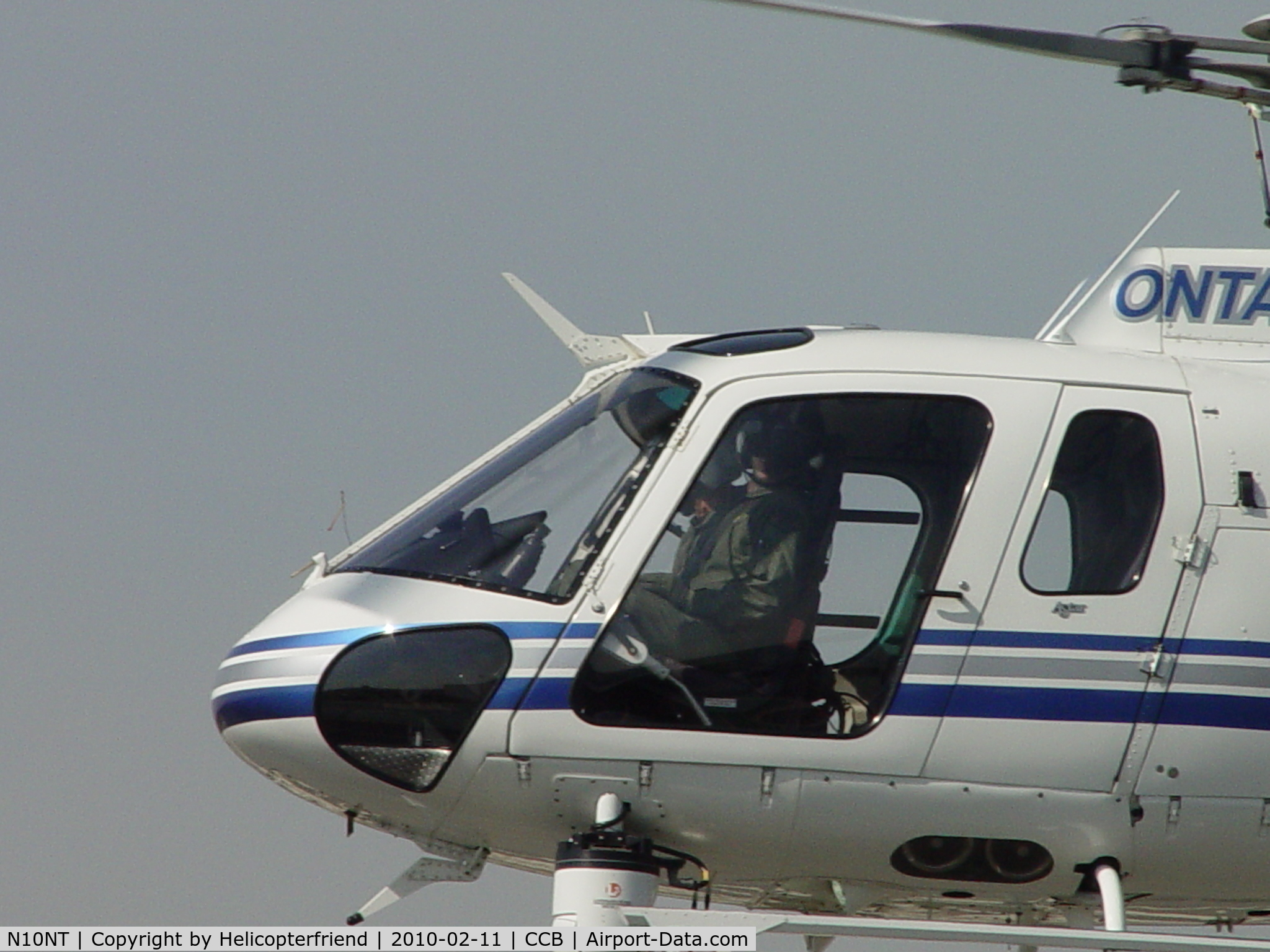 N10NT, 2002 Eurocopter AS-350B-2 Ecureuil Ecureuil C/N 3590, Observer (FTO) Officer Hitter observing