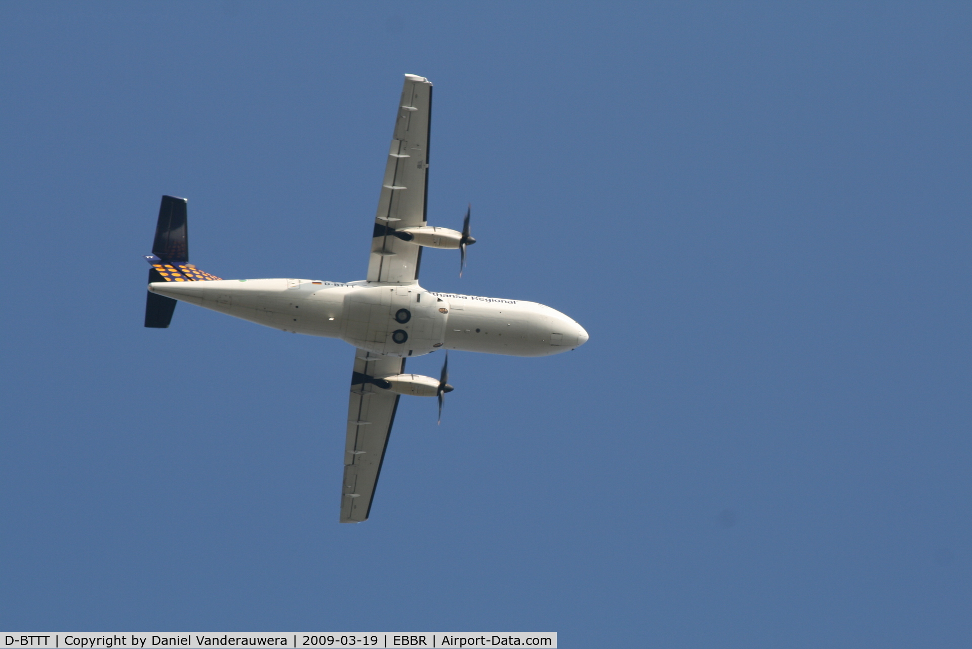 D-BTTT, 1999 ATR 42-500 C/N 603, Flight LH4657 is taking off from RWY 07R