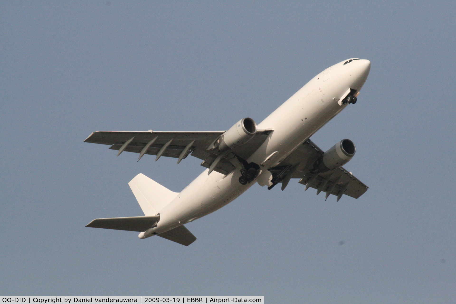 OO-DID, 1983 Airbus A300B4-203(F) C/N 235, Taking off from RWY 07R