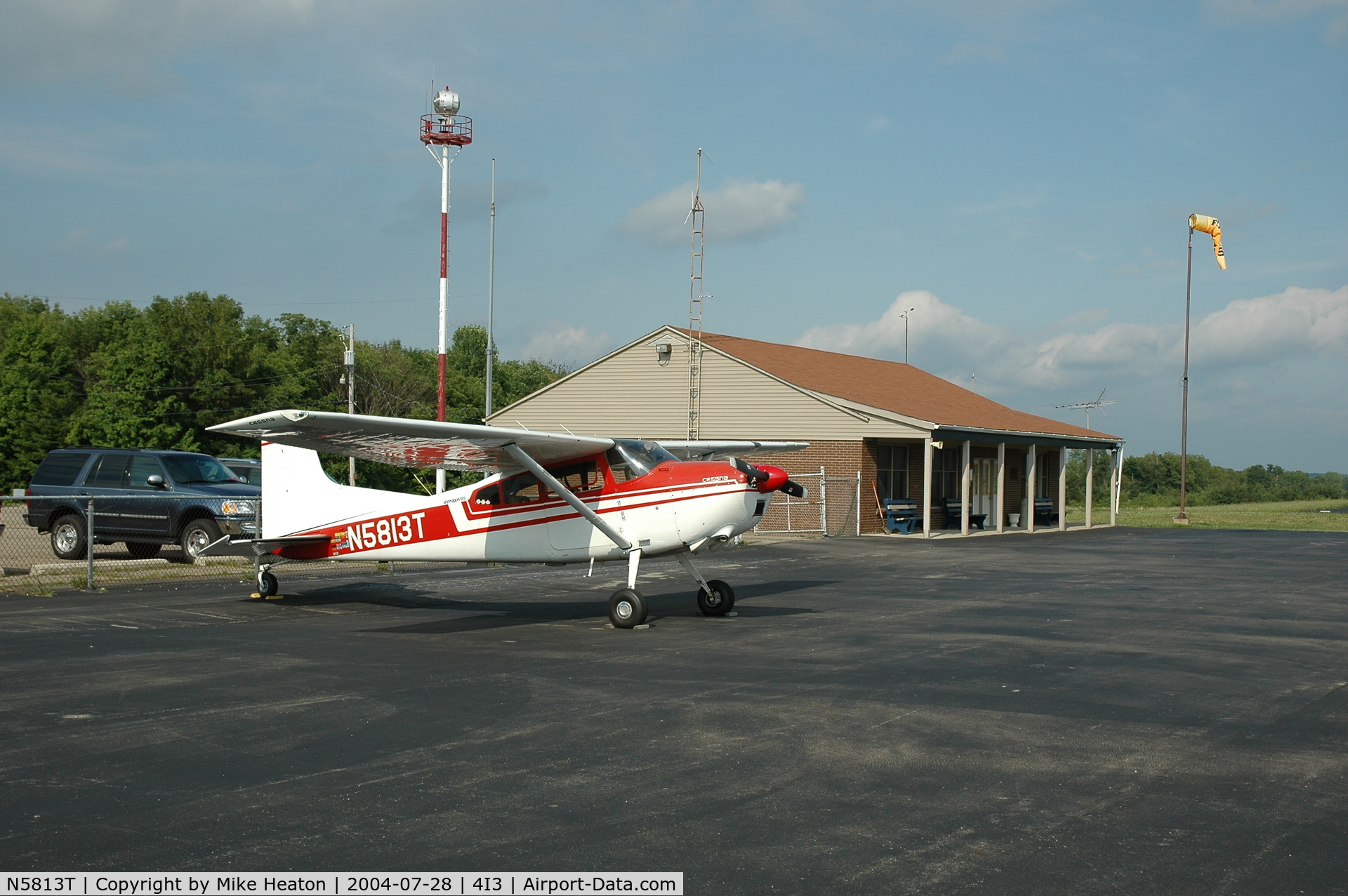 N5813T, 1964 Cessna 185C Skywagon C/N 185-0713, N5813T on the Ramp at Mt Vernon, OH