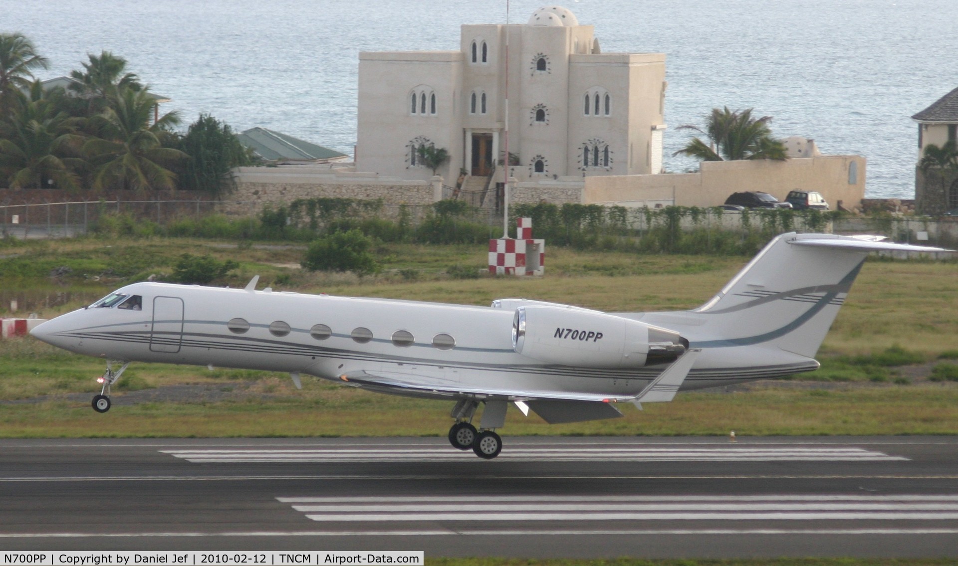 N700PP, Gulfstream Aerospace G-IV C/N 1248, N700PP landing at TNCM