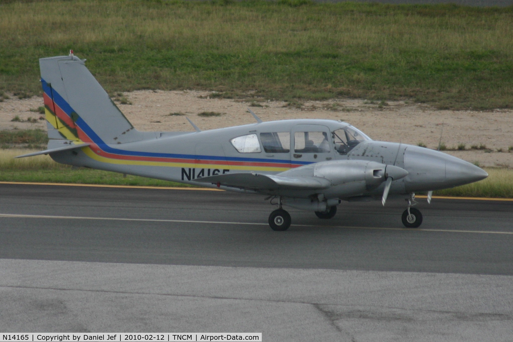 N14165, 1971 Piper PA-23-250 Aztec C/N 27-4729, N14165 taxing to parking at TNCM