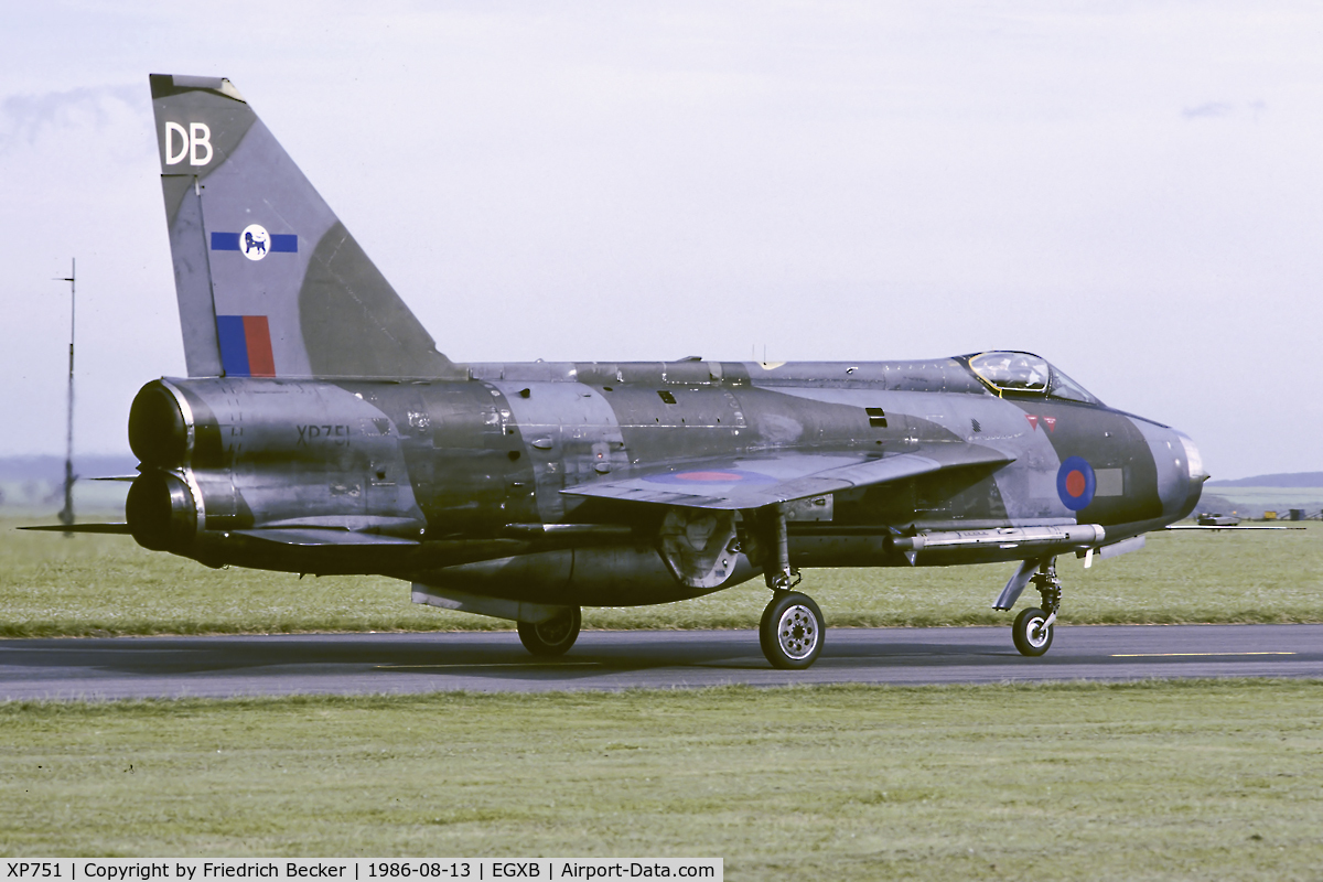 XP751, 1964 English Electric Lightning F.3 C/N 95180, taxying to the active