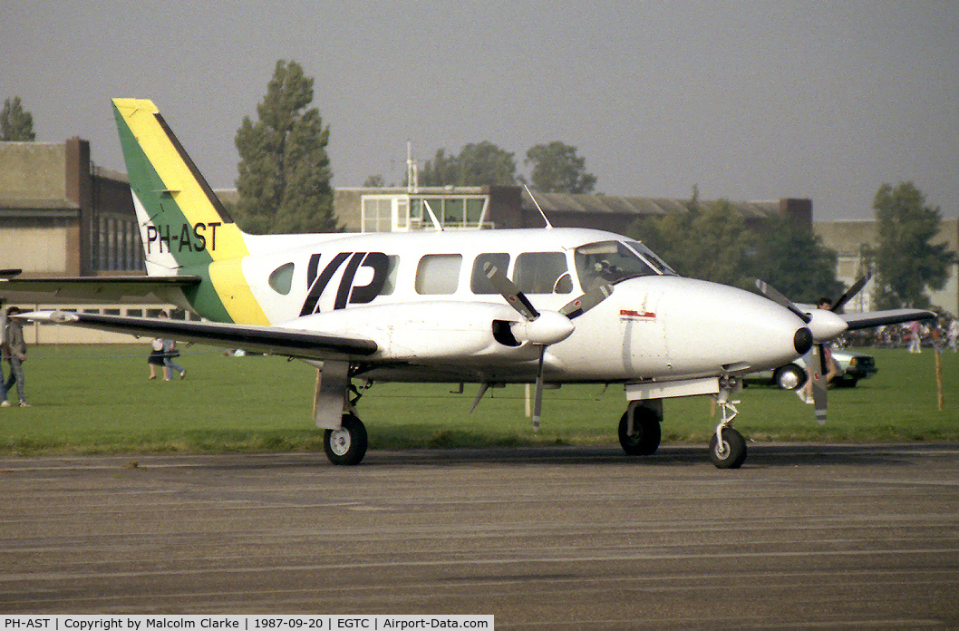 PH-AST, Piper PA-31-350 Navajo Chieftain C/N 31-7752046, Piper PA-31-350 Navajo Chieftain at Cranfield Airport in 1987.