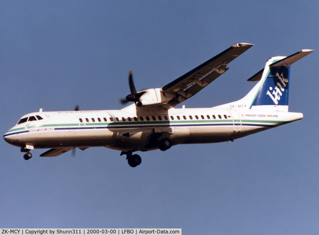 ZK-MCY, 2003 ATR 72-212A C/N 703, Landing rwy 33L