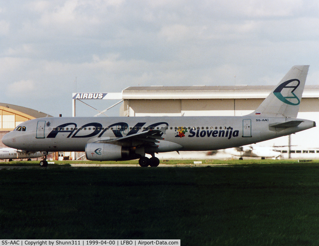 S5-AAC, 1990 Airbus A320-231 C/N 0114, Ready for take off rwy 33R with additional 'Slovenija' sticker...