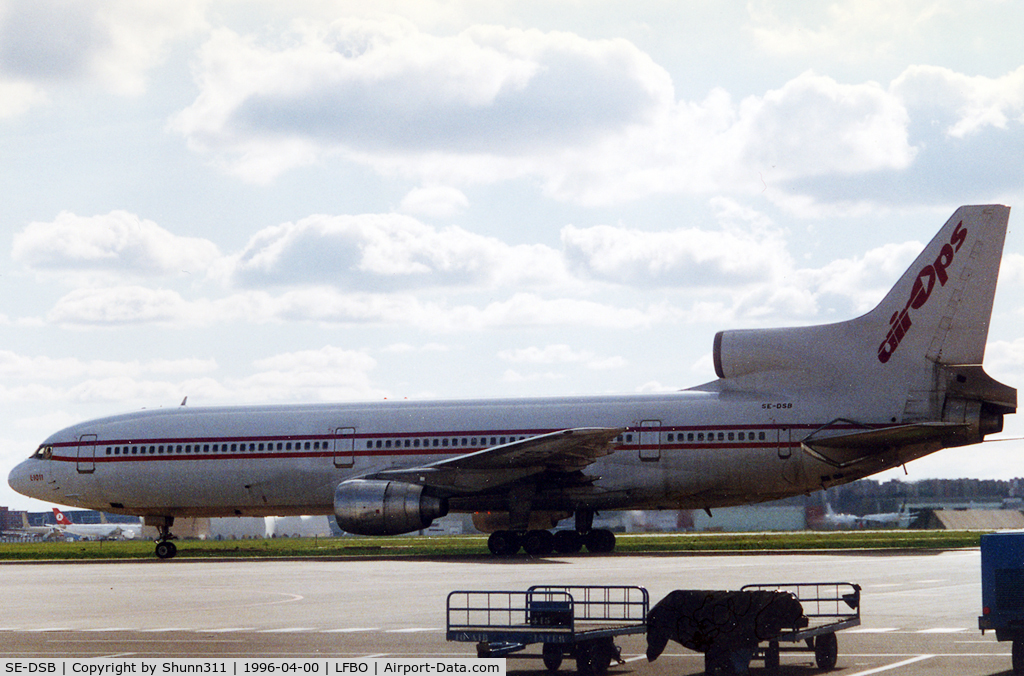SE-DSB, 1974 Lockheed L-1011-385-1 TriStar 1 C/N 193B-1059, Arriving at the terminal...
