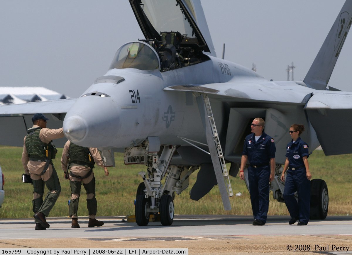 165799, Boeing F/A-18F Super Hornet C/N 1529/F025, Almost showtime...