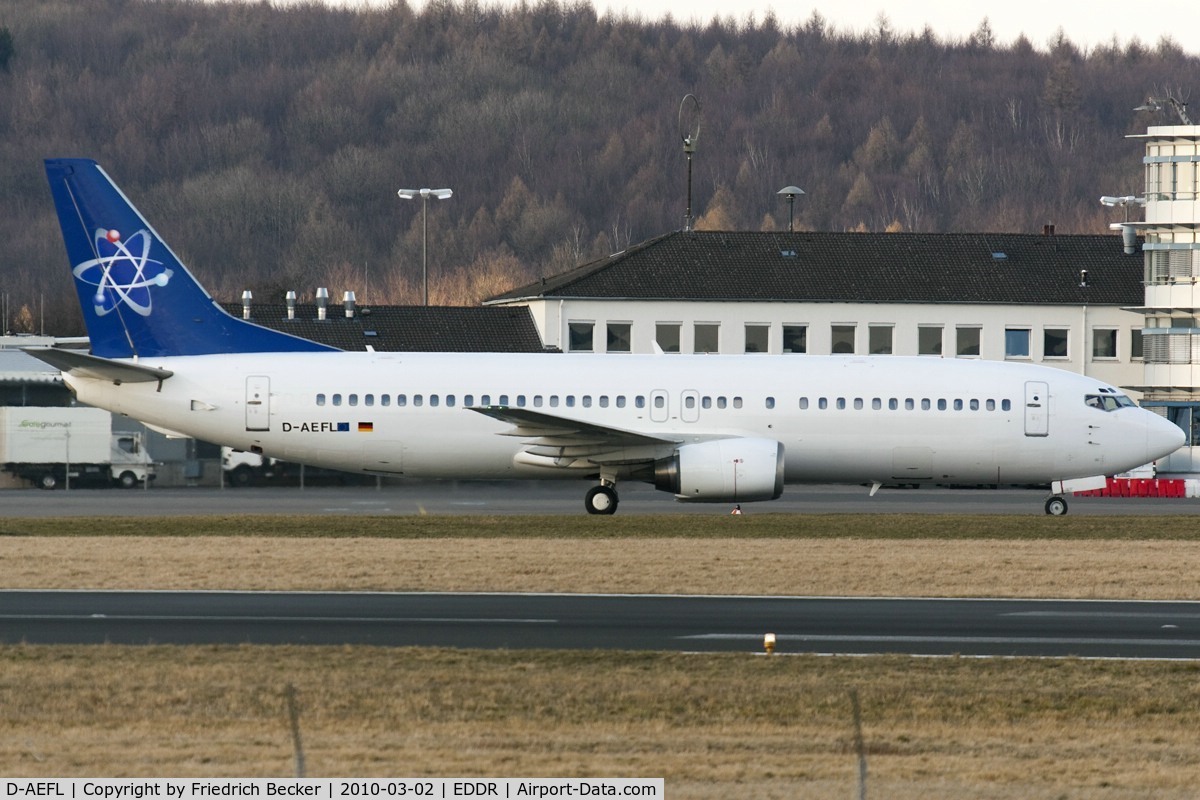 D-AEFL, 1992 Boeing 737-4Y0 C/N 25178, taxying to the stand