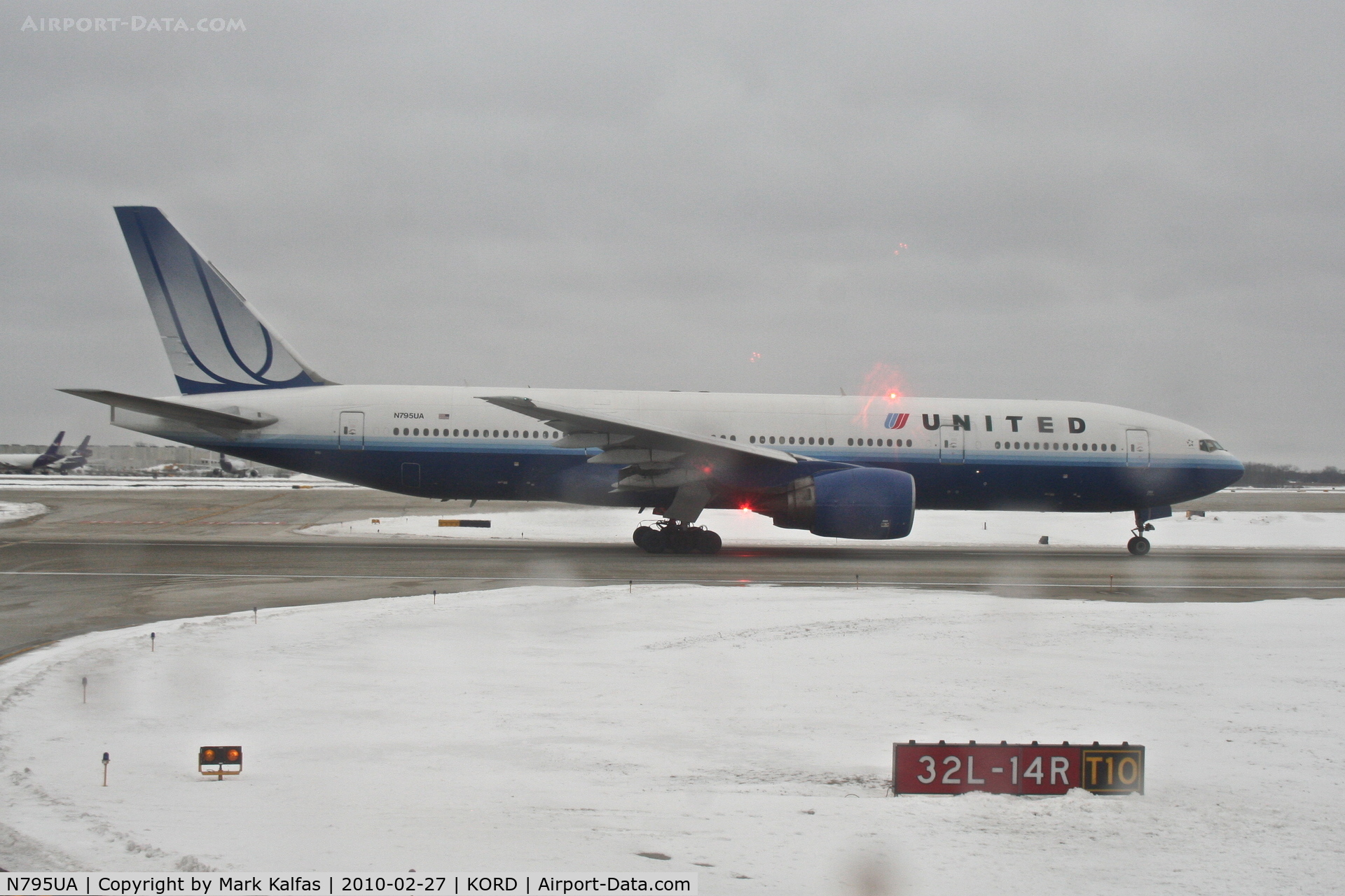 N795UA, 1997 Boeing 777-222 C/N 26927, United Airlines Boeing 777-222, N795UA departing 32L KORD.