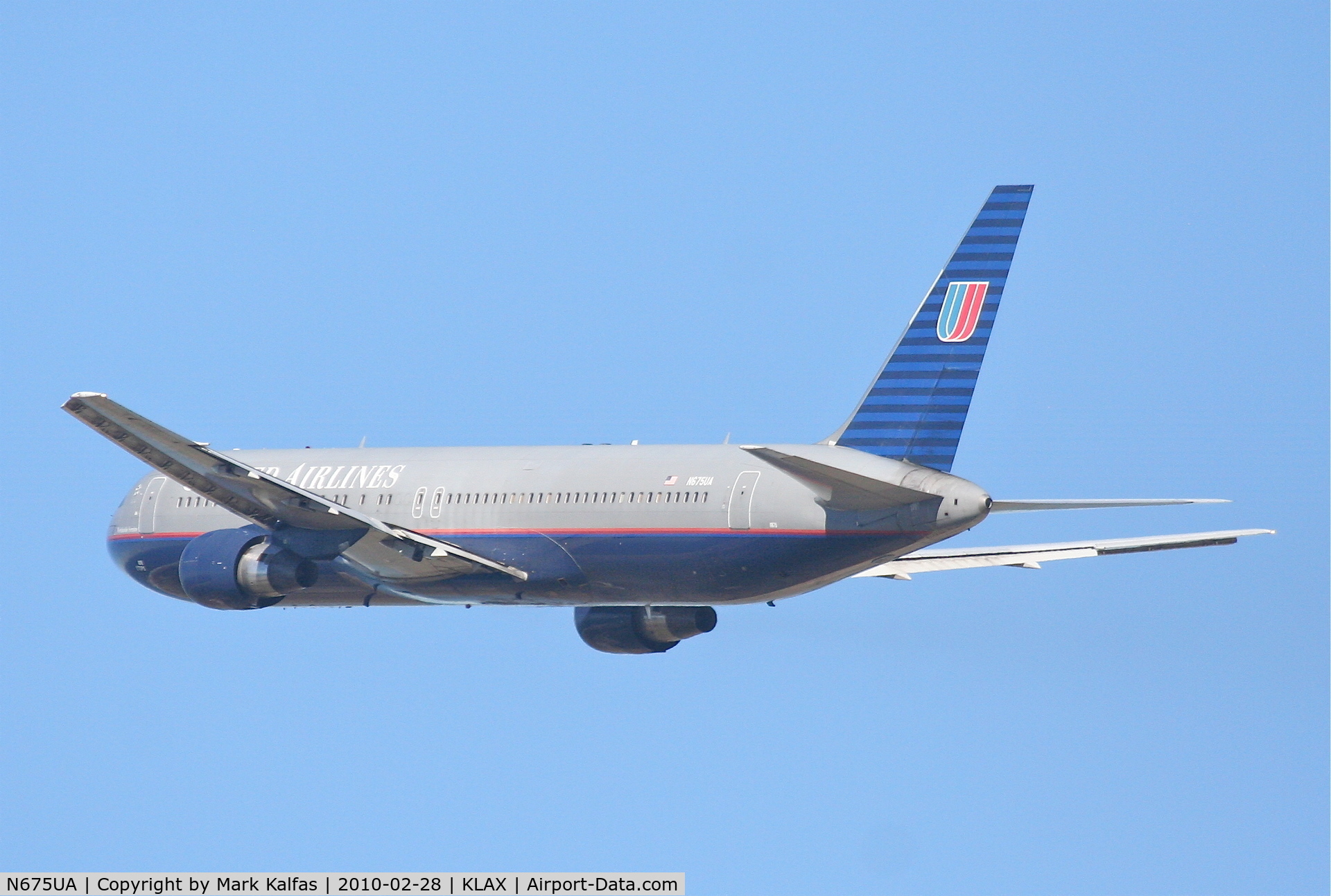 N675UA, 2000 Boeing 767-322 C/N 29243, United Airlines Boeing 767-322, UAL45 25R departure for PHOG.