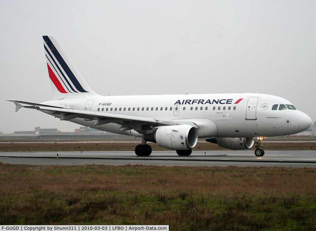 F-GUGD, 2003 Airbus A318-111 C/N 2081, Lining up rwy 14L for departure in new c/s...