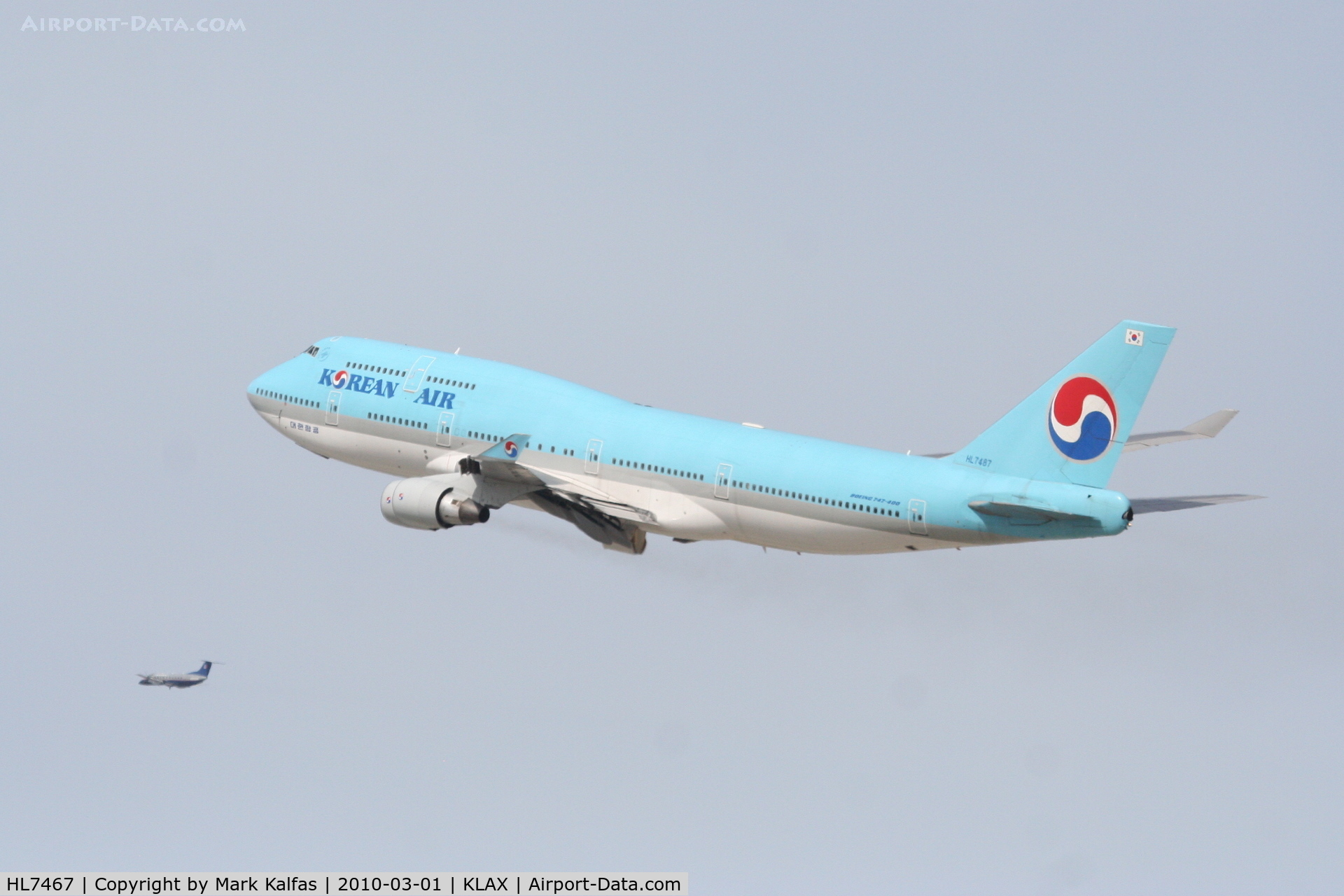 HL7467, 2001 Boeing 747-4B5F/SCD C/N 27073, Korean Airlines Boeing 747-4B5, KAL18 departing 25R for RKSIB (Incheon Int'l).