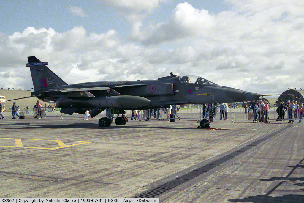 XX962, 1975 Sepecat Jaguar GR.1A C/N S.84, Sepecat Jaguar GR1B. From RAF No 6 Sqn, Coltishall and seen at RAF Leeming's Air Fair in 1993.