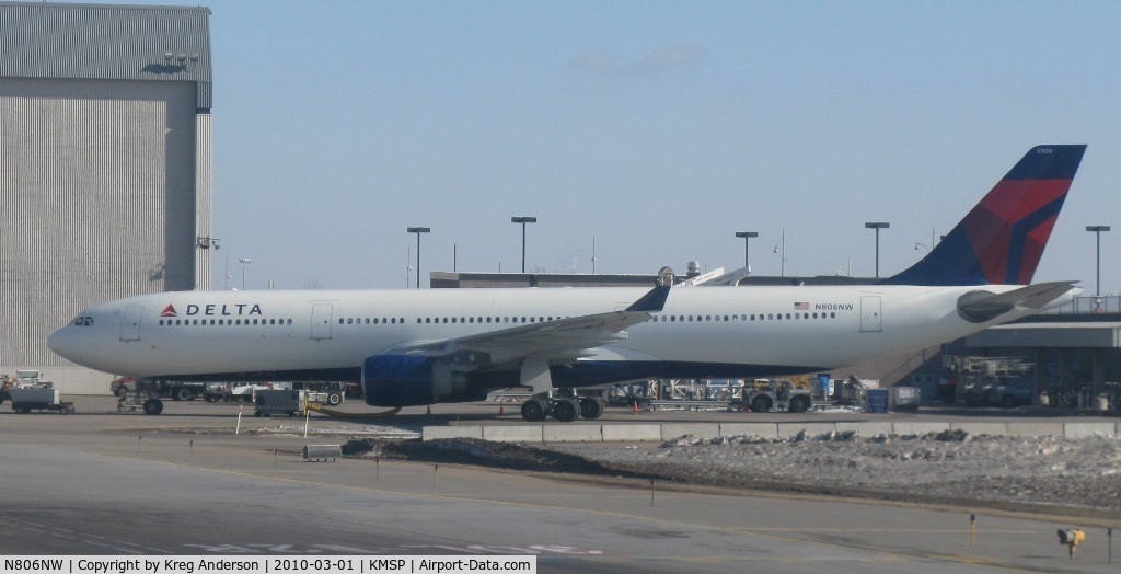 N806NW, 2004 Airbus A330-323 C/N 578, Parked at the Delta hangars.