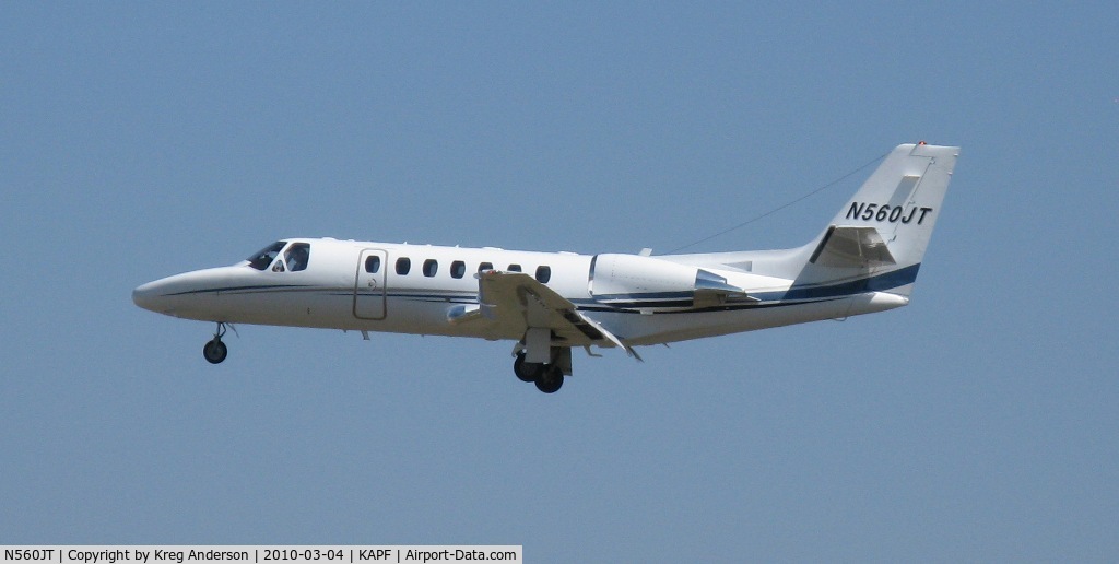 N560JT, 2004 Cessna 560 C/N 560-0670, Arriving on runway 32
