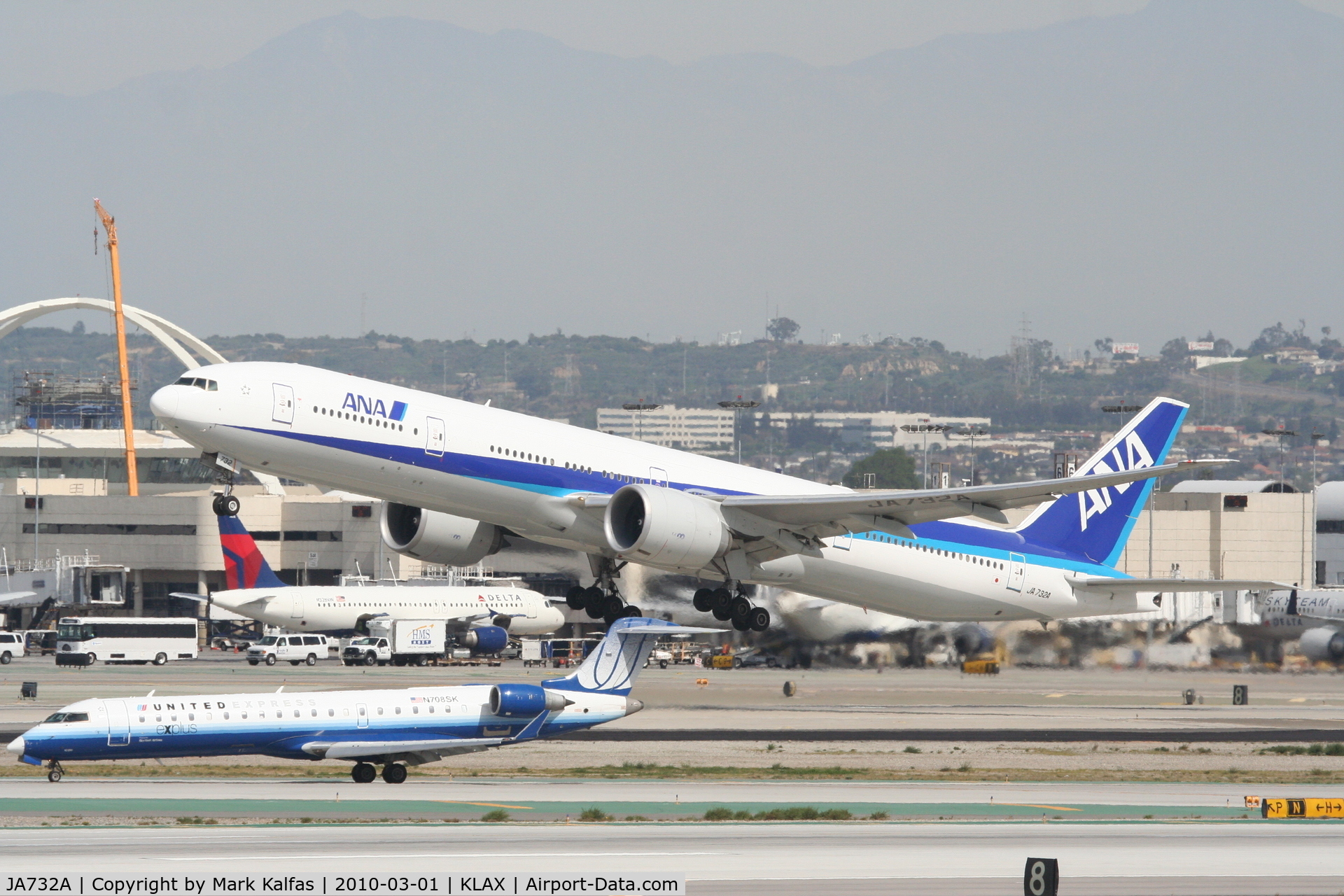 JA732A, 2005 Boeing 777-381/ER C/N 27038, ANA Boeing 777-381 (ER), JA732A, ANA5 departing to RJAA (Narita Int'l) 25R KLAX.