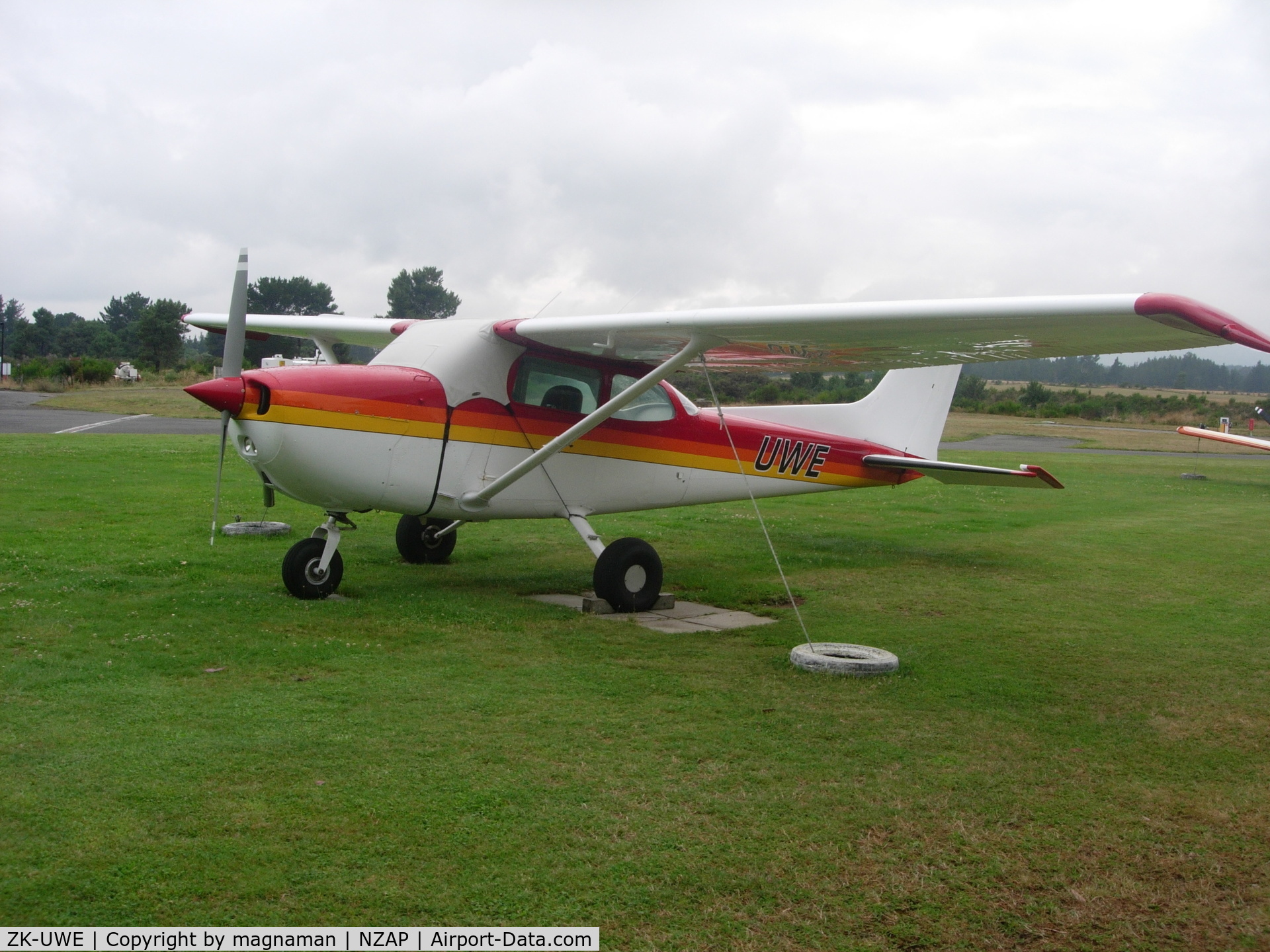 ZK-UWE, Cessna 172N C/N 17271209, learn to fly and get colourblind too