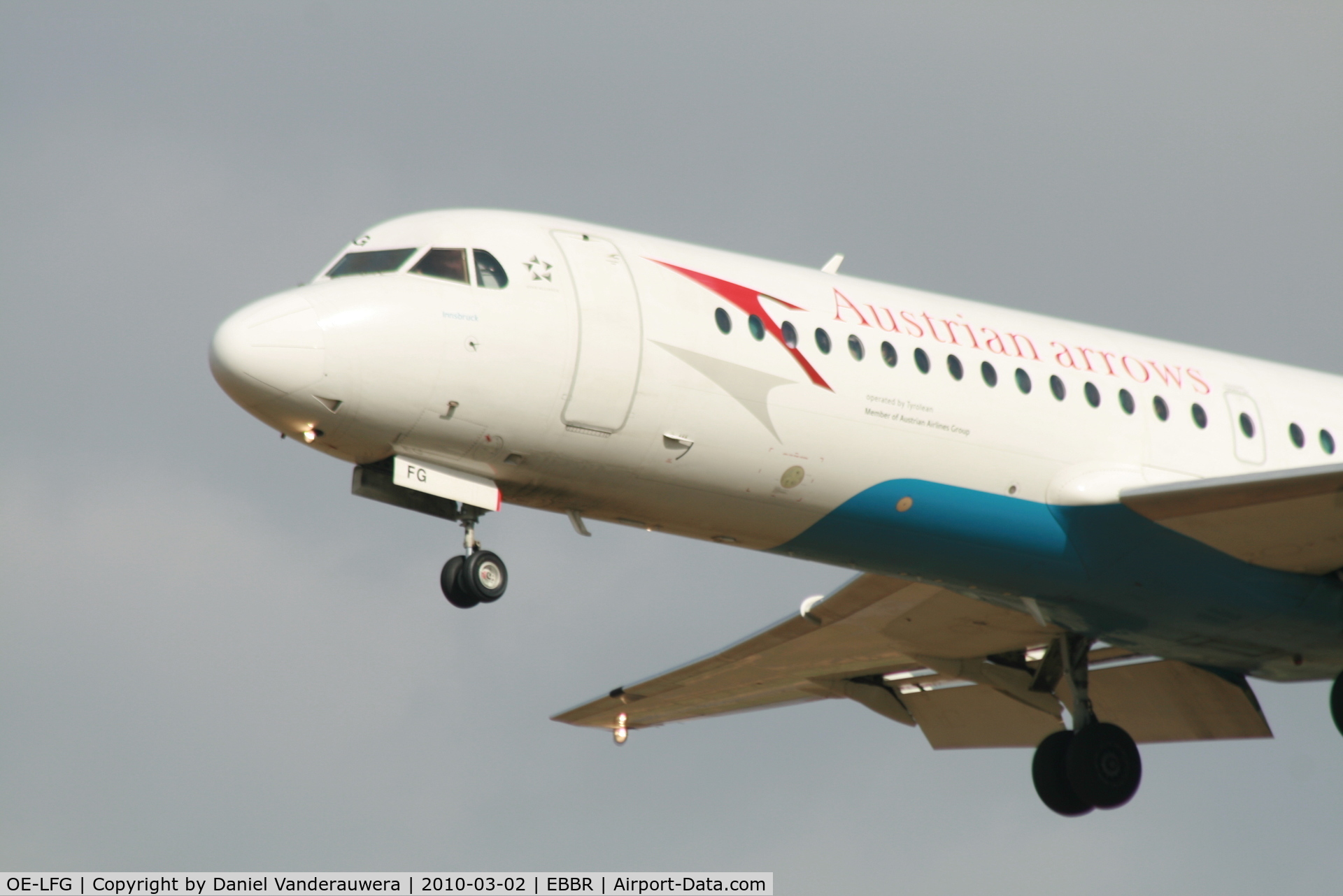 OE-LFG, 1995 Fokker 70 (F-28-0070) C/N 11549, Arrival of flight OS367 to RWY 25L