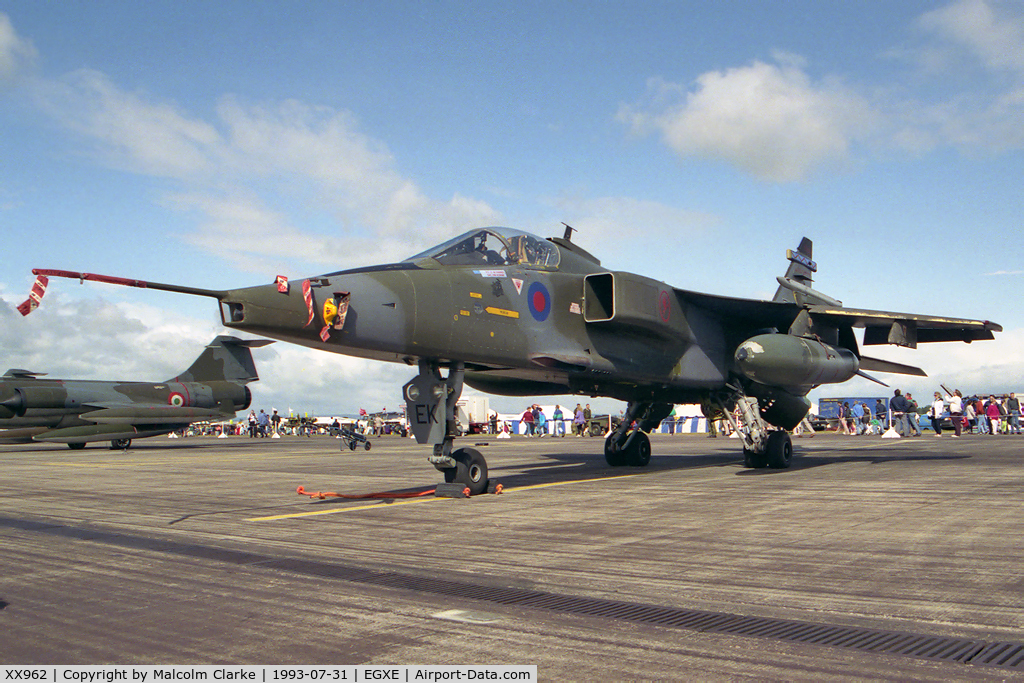 XX962, 1975 Sepecat Jaguar GR.1A C/N S.84, Sepecat Jaguar GR1B. No 6 Sqn aircraft at RAF Leeming Air Fair 1993.