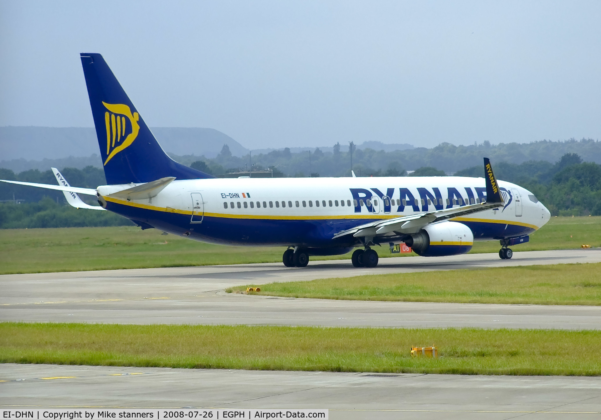 EI-DHN, 2005 Boeing 737-8AS C/N 33577, Ryanair Boeing 737-8AS holds at the entry point for runway 06 At EDI