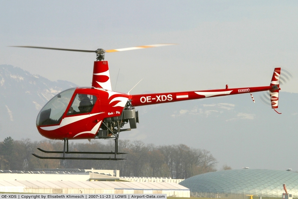 OE-XDS, Robinson R22 Beta C/N 3322, departing for a training flight