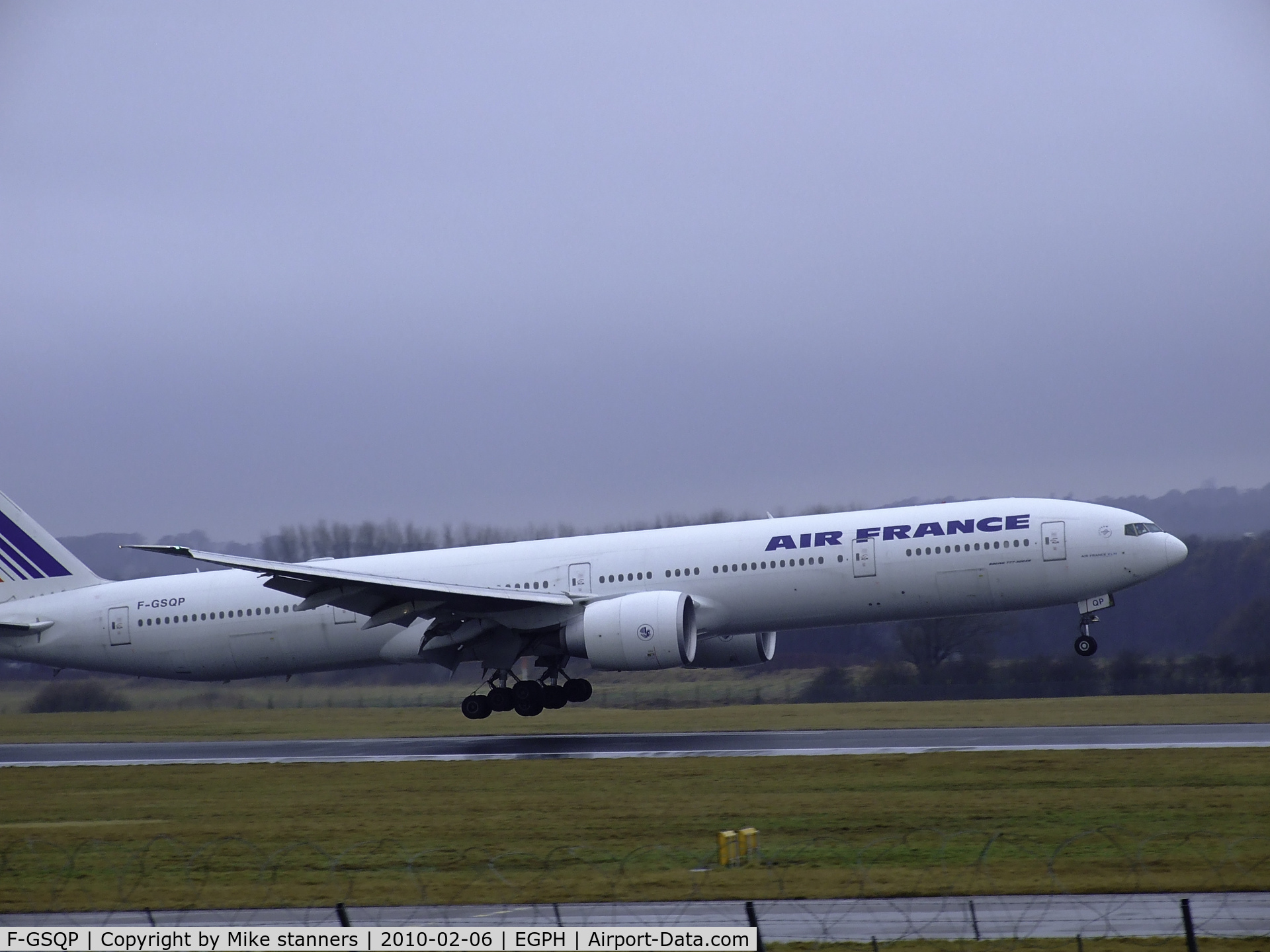 F-GSQP, 2006 Boeing 777-328/ER C/N 35676, AFR B773 Seconds before touching down on runway 06 at EDI