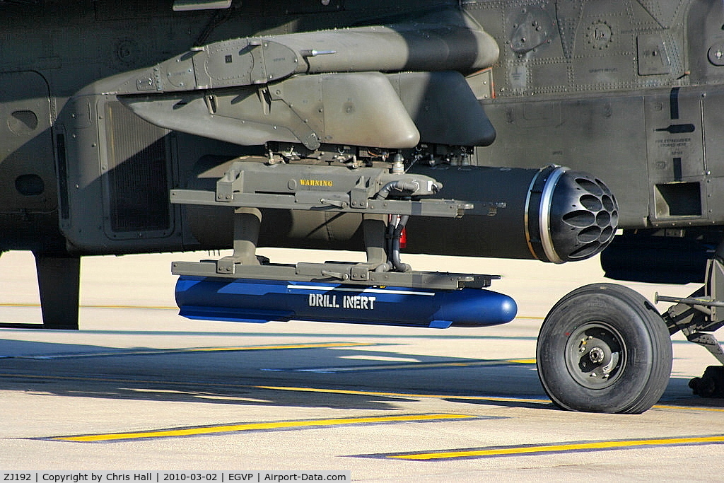 ZJ192, 2005 Westland Apache AH.1 C/N WAH.27, Hydra 70 flechette rocketpod and dummy AGM-114 Hellfire