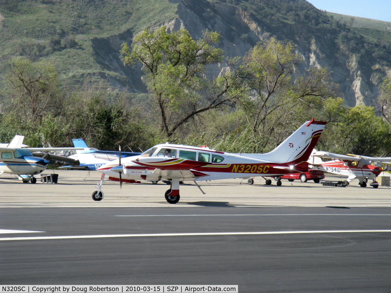 N320SC, 1966 Cessna 320E Executive Skyknight C/N 320E0033, 1966 Cessna 320E EXECUTIVE SKYKNIGHT, two Continental IO-520 285 Hp upgrade, taxi off the active