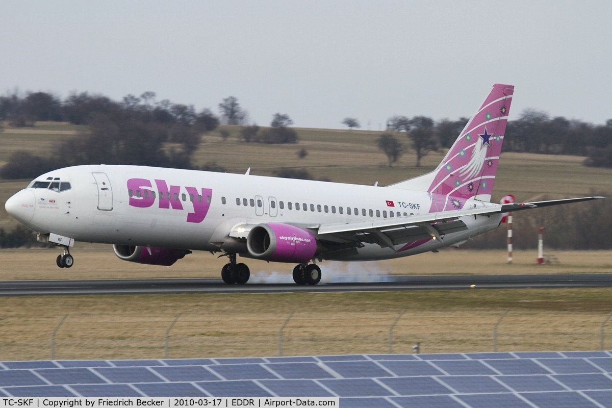 TC-SKF, 1993 Boeing 737-4Q8 C/N 26291/2513, touchdown