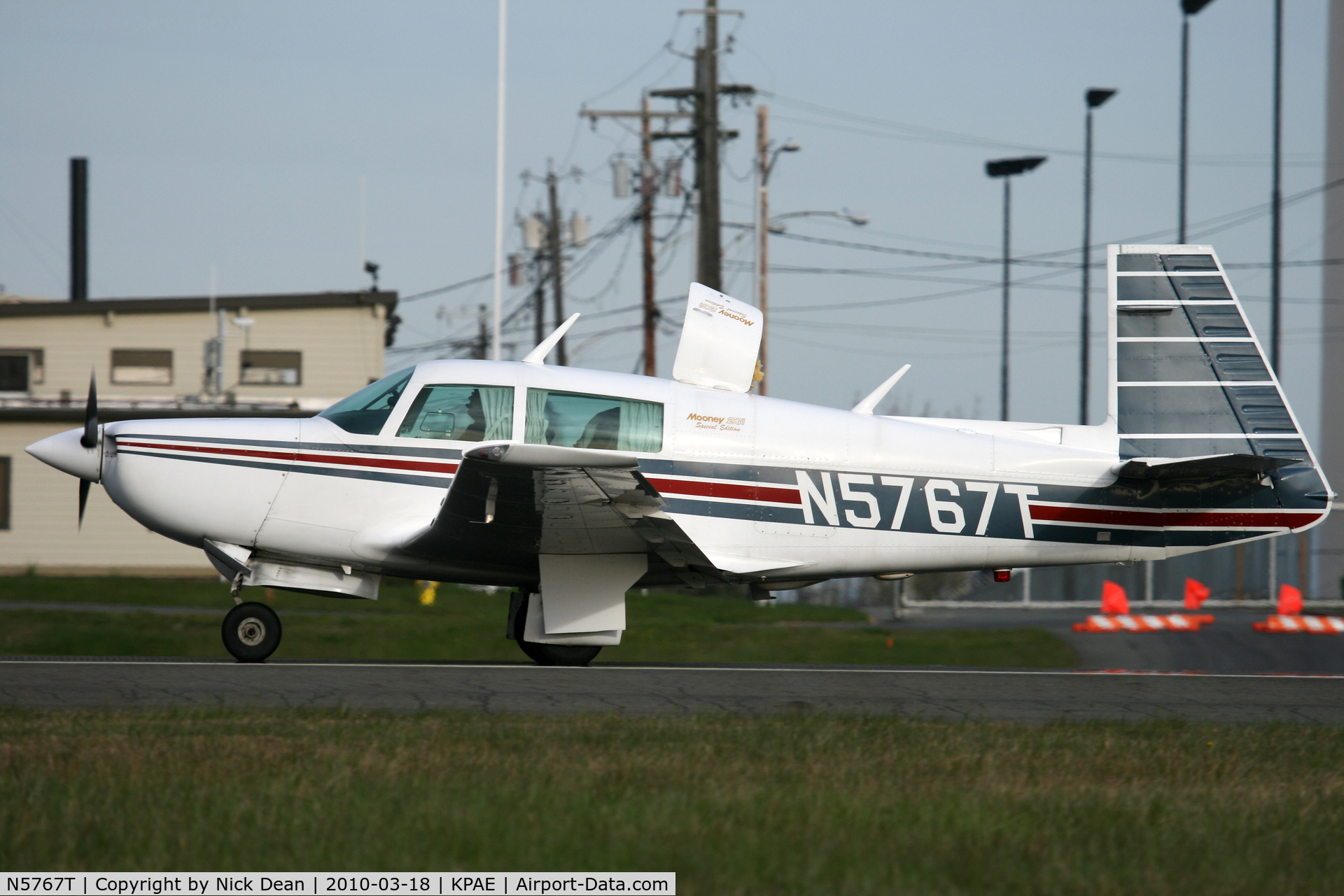 N5767T, 1984 Mooney M20K C/N 25-0838, KPAE A rapid return to the field after the baggage door came open on departure