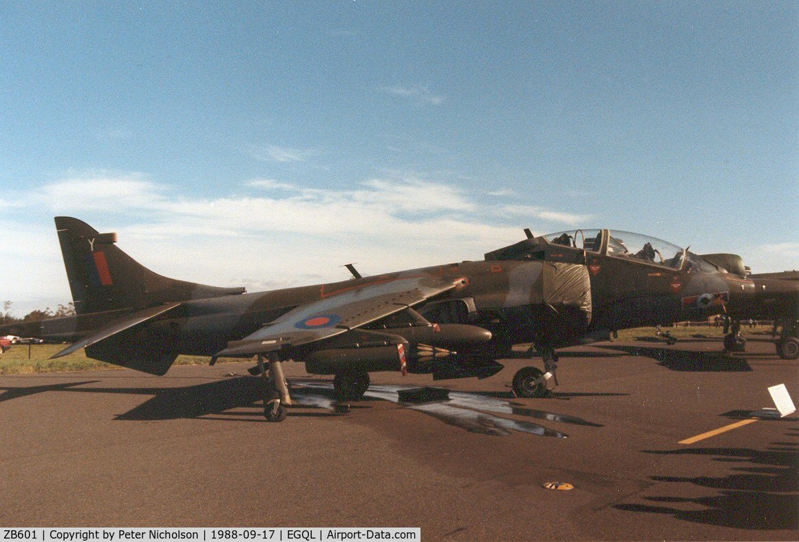 ZB601, 1982 British Aerospace Harrier T.4 C/N 212033, Harrier T.4 of 233 Operational Conversion Unit on display at the 1988 RAF Leuchars Airshow.