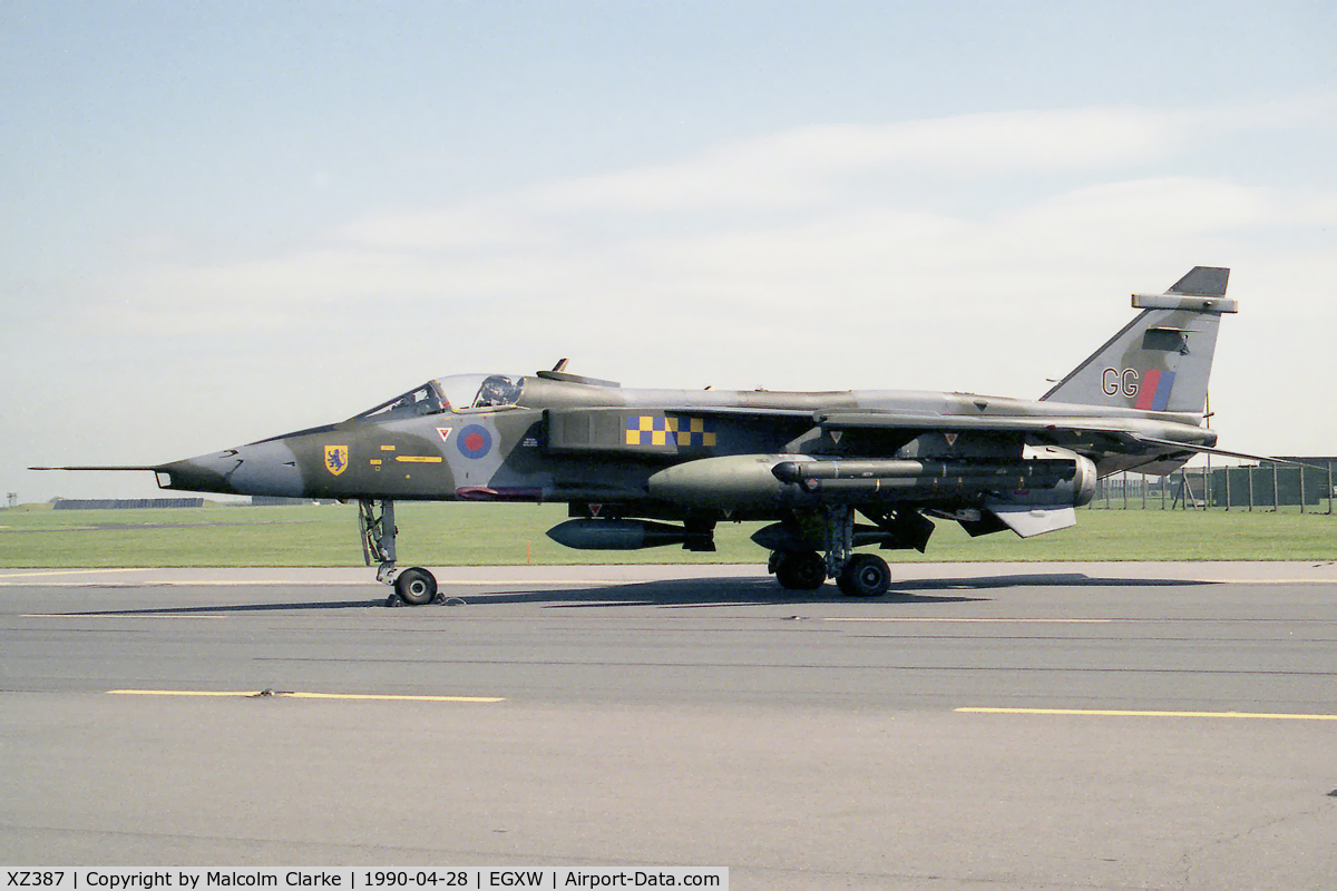 XZ387, 1977 Sepecat Jaguar GR.1 C/N S.152, Sepecat Jaguar GR1A at RAF Waddington in 1990.