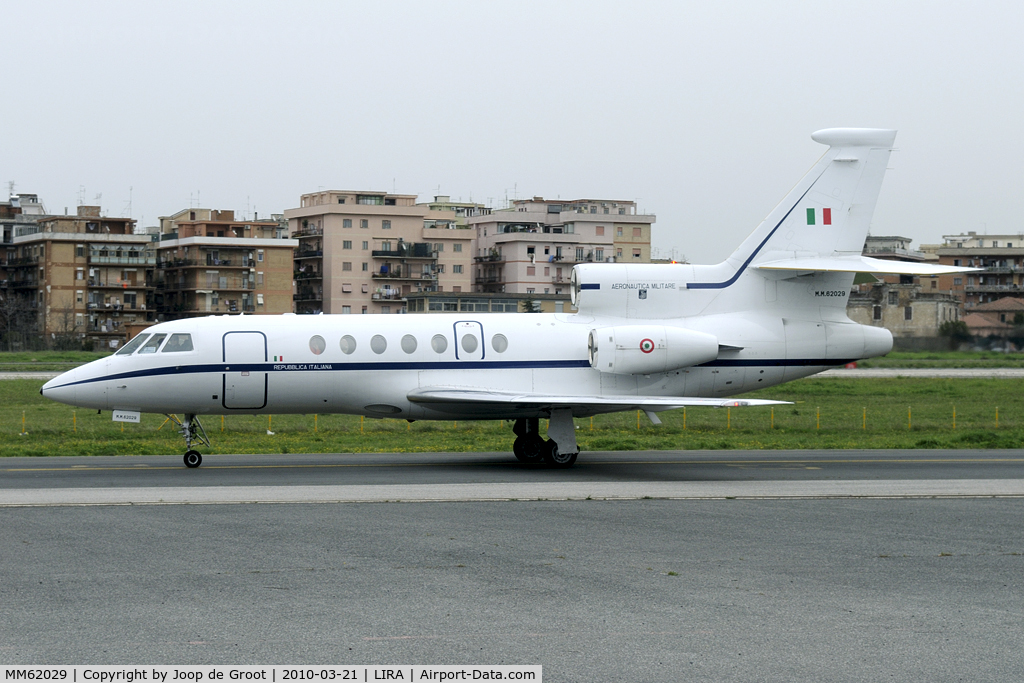 MM62029, 1990 Dassault Falcon 50 C/N 211, at its home base