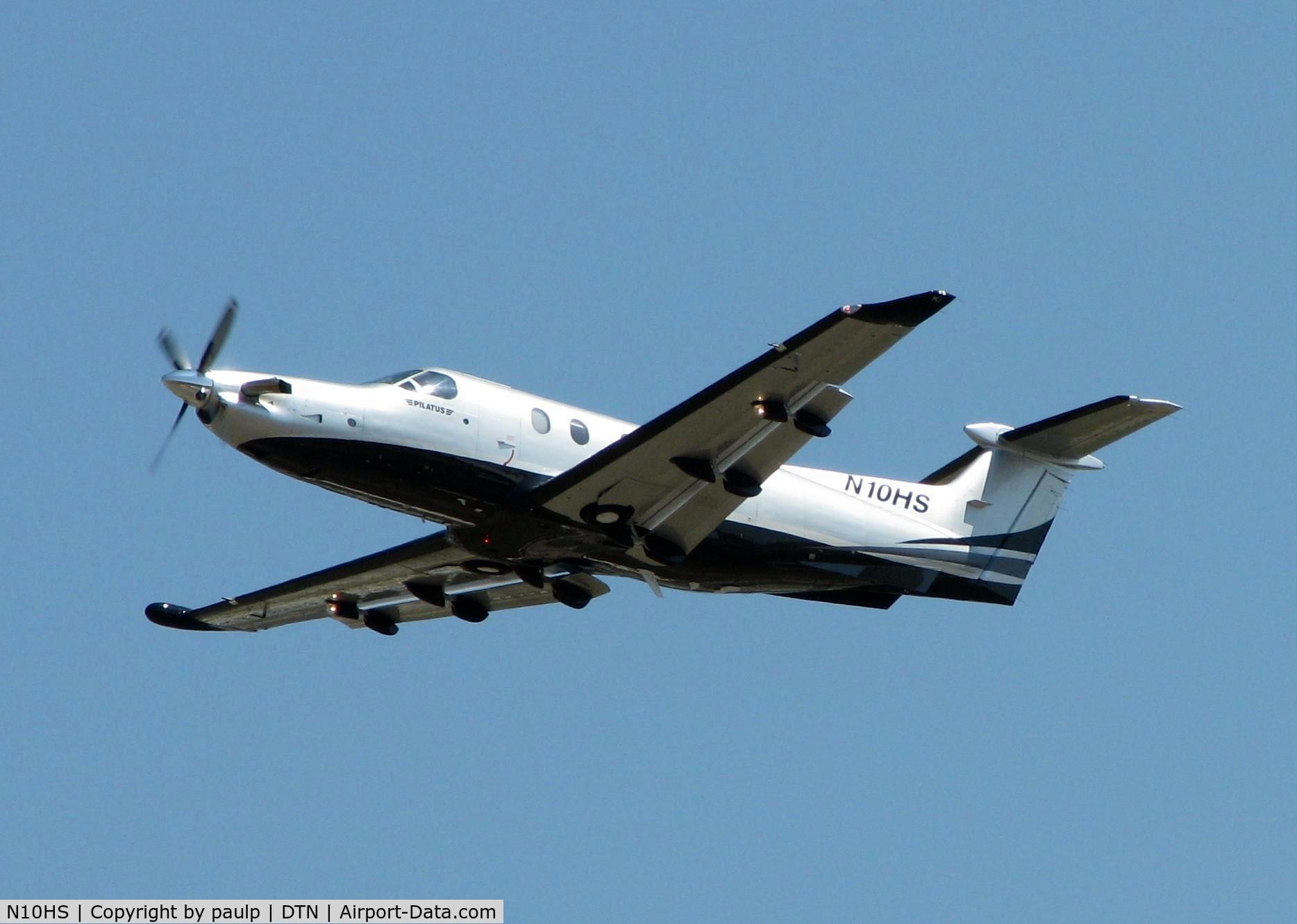 N10HS, 2008 Pilatus PC-12/47E C/N 1025, Off of runway 32 at Downtown Shreveport.