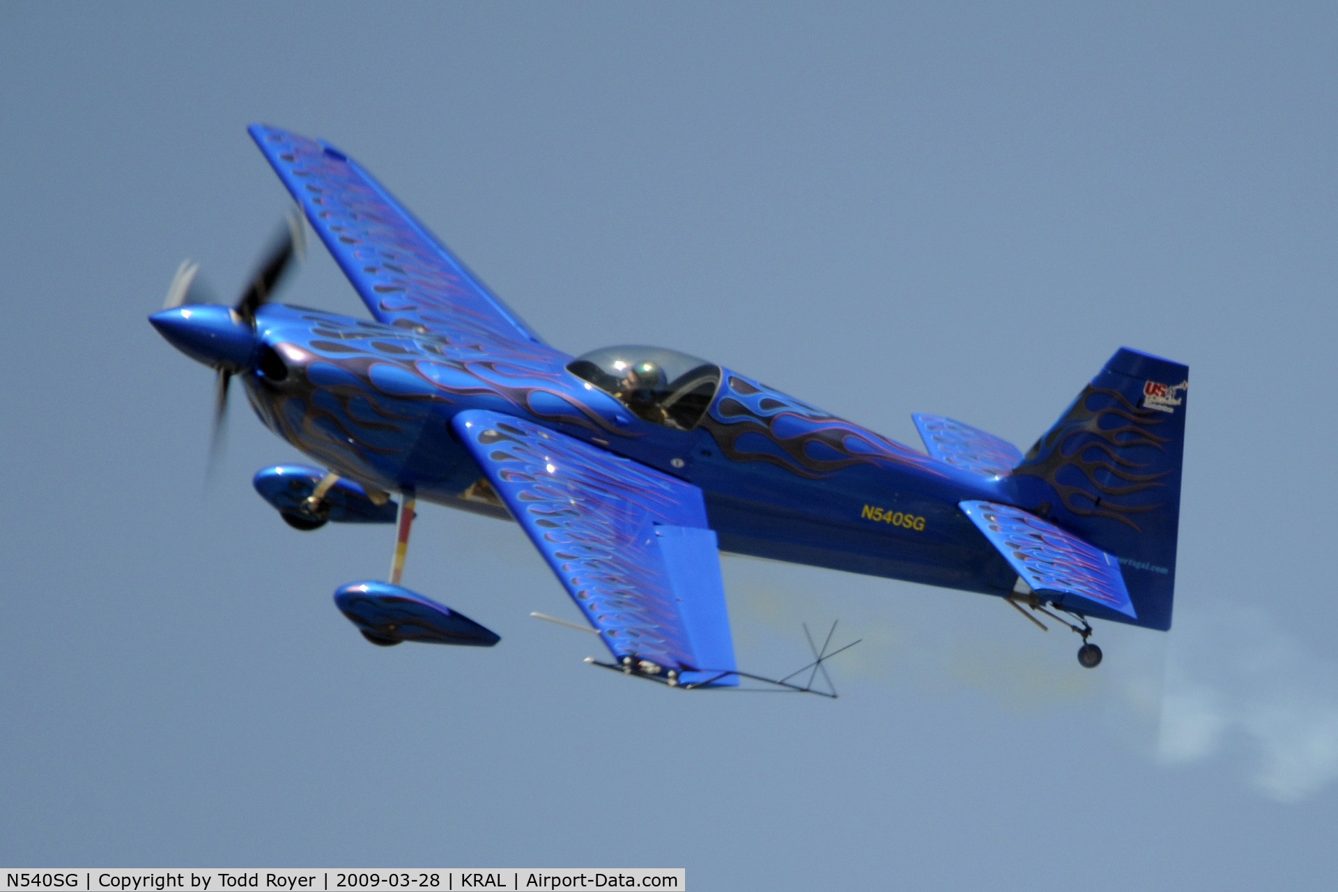 N540SG, 2005 Zivko Edge 540 C/N 0035, Riverside Airshow 2009