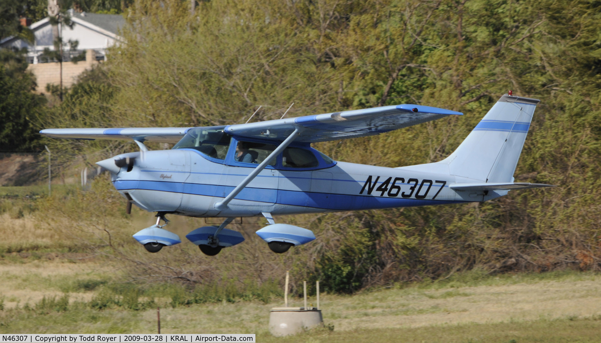 N46307, 1968 Cessna 172K Skyhawk C/N 17257174, Riverside Airshow 2009