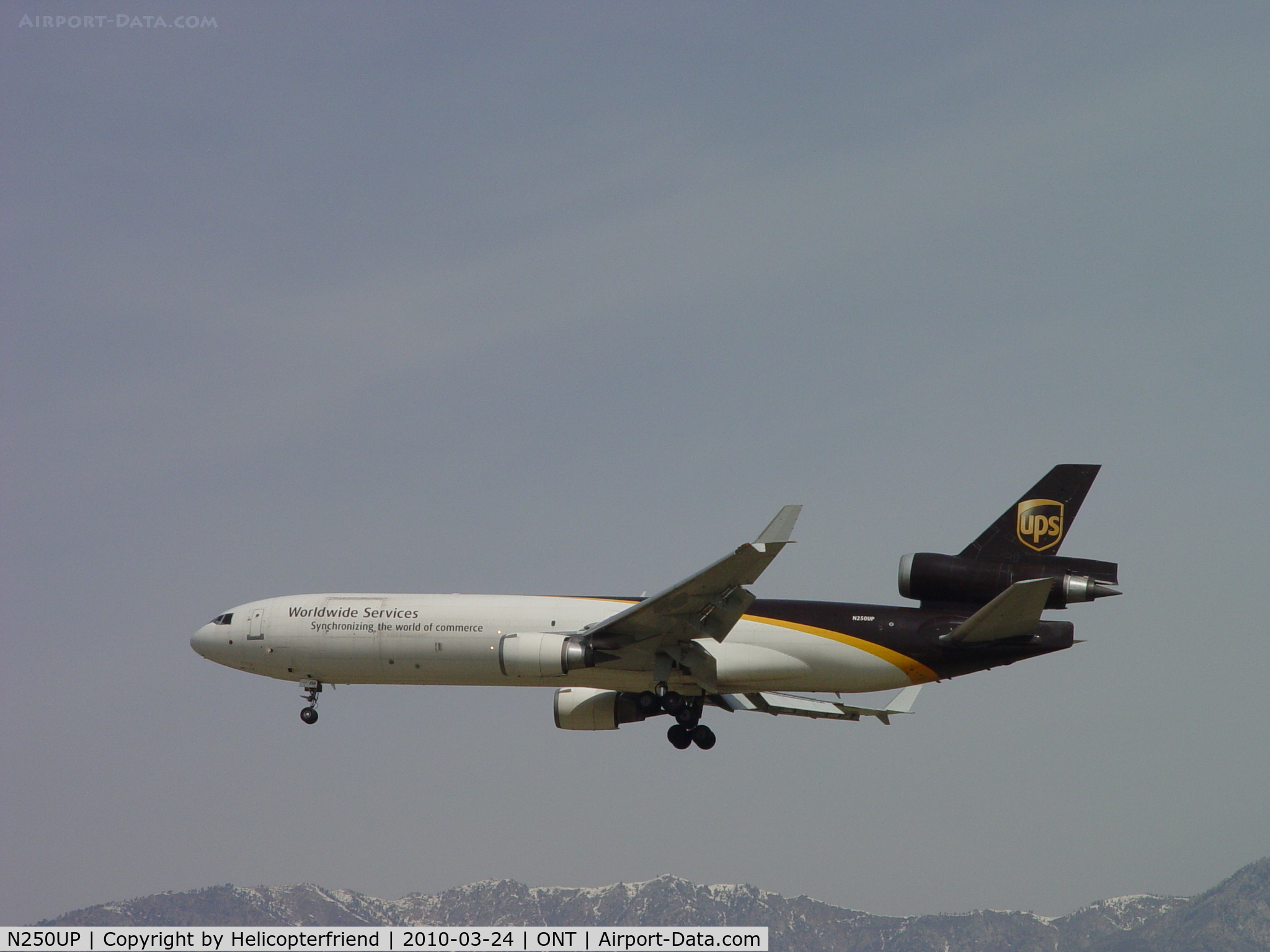 N250UP, 1995 McDonnell Douglas MD-11F C/N 48745, On final to runway 26L