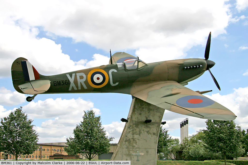 BM361, Supermarine 349 Spitfire F.V Replica C/N BAPC.269, Supermarine Spitfire V (replica) in the 'Wings Of Liberty Memorial Park', in the middle of RAF Lakenheath in 2006. Painted in the colours of 71 