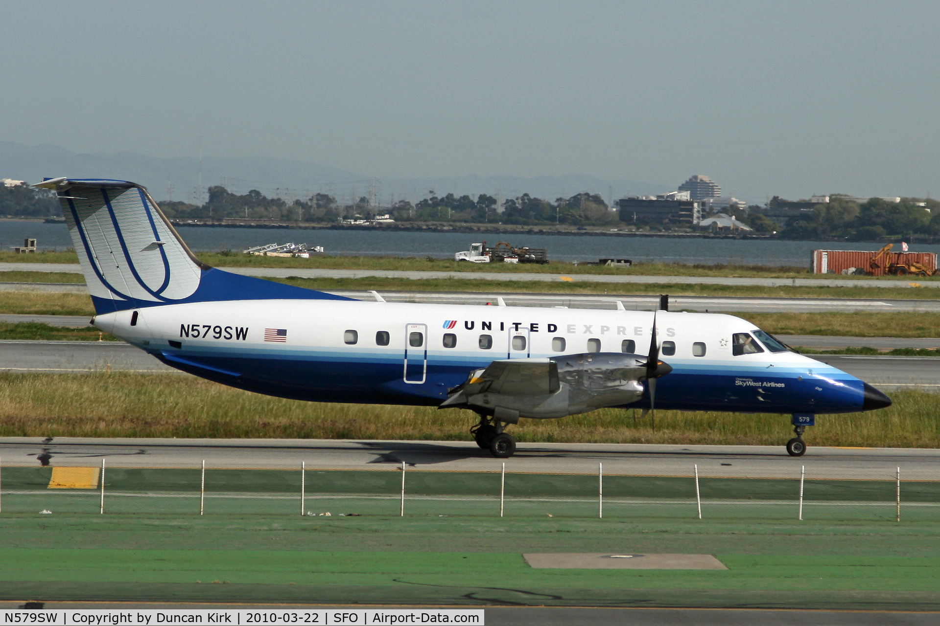 N579SW, 1998 Embraer EMB-120ER Brasilia C/N 120347, Looking much nicer in new colors