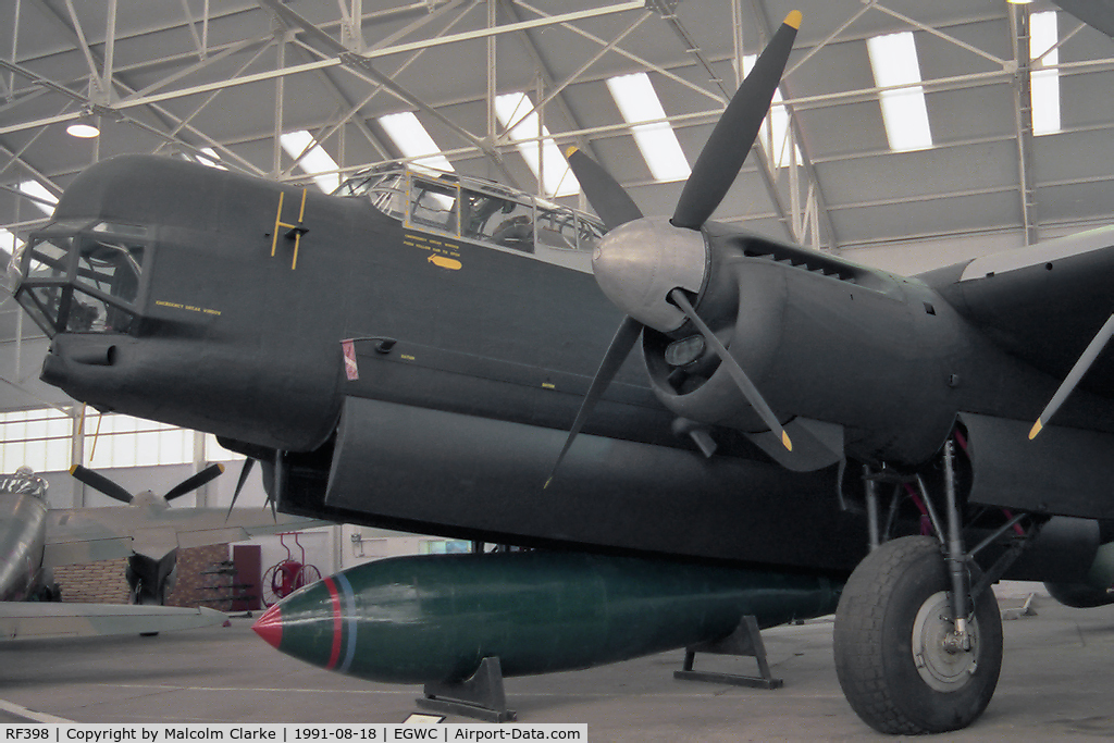 RF398, 1945 Avro 694 Lincoln B.2 C/N Not found RF398, Avro 694 Lincoln B2. At RAF Cosford's Aerospace Museum in 1991.