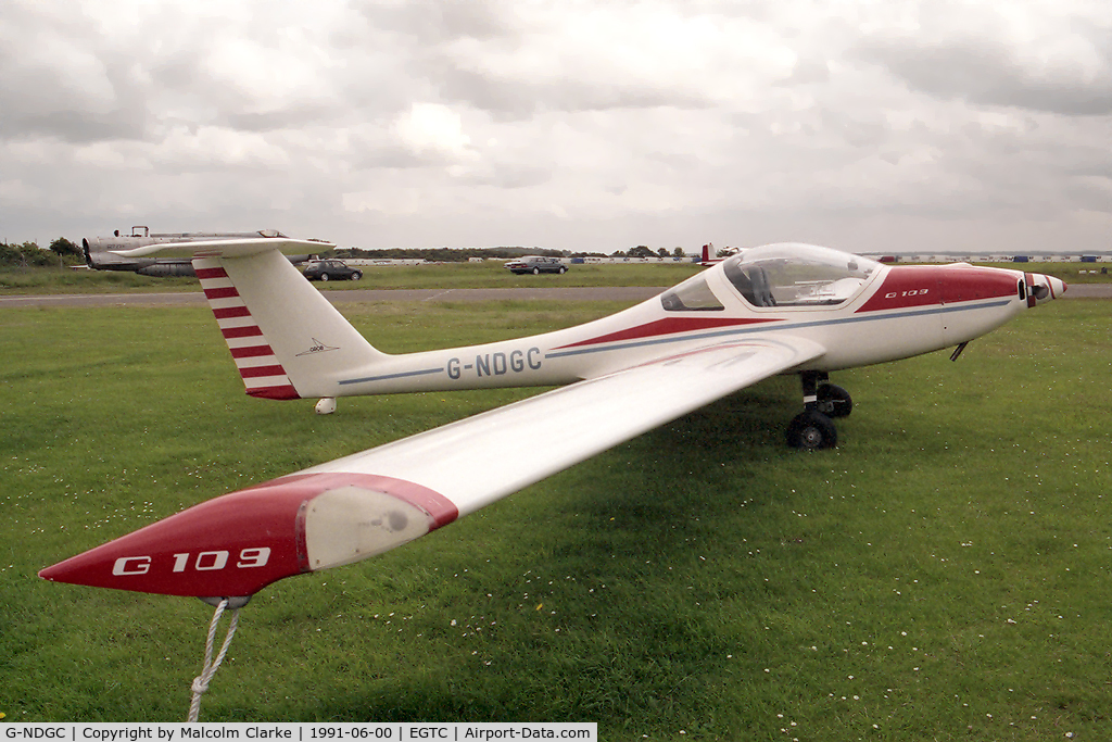 G-NDGC, 1983 Grob G-109 C/N 6150, Grob G-109 at Cranfield Airport in 1991. Later transferred to Sweden.