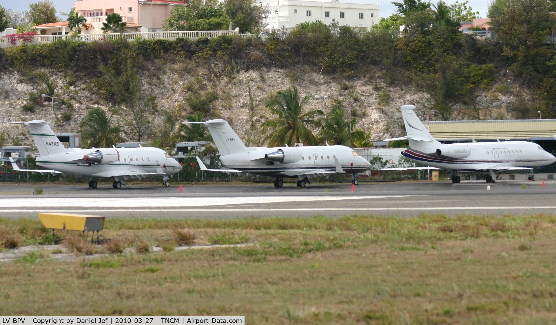 LV-BPV, 1985 Canadair Challenger 601 (CL-600-2A12) C/N 3044, LV-BPV park at the cargo ramp at TNCM