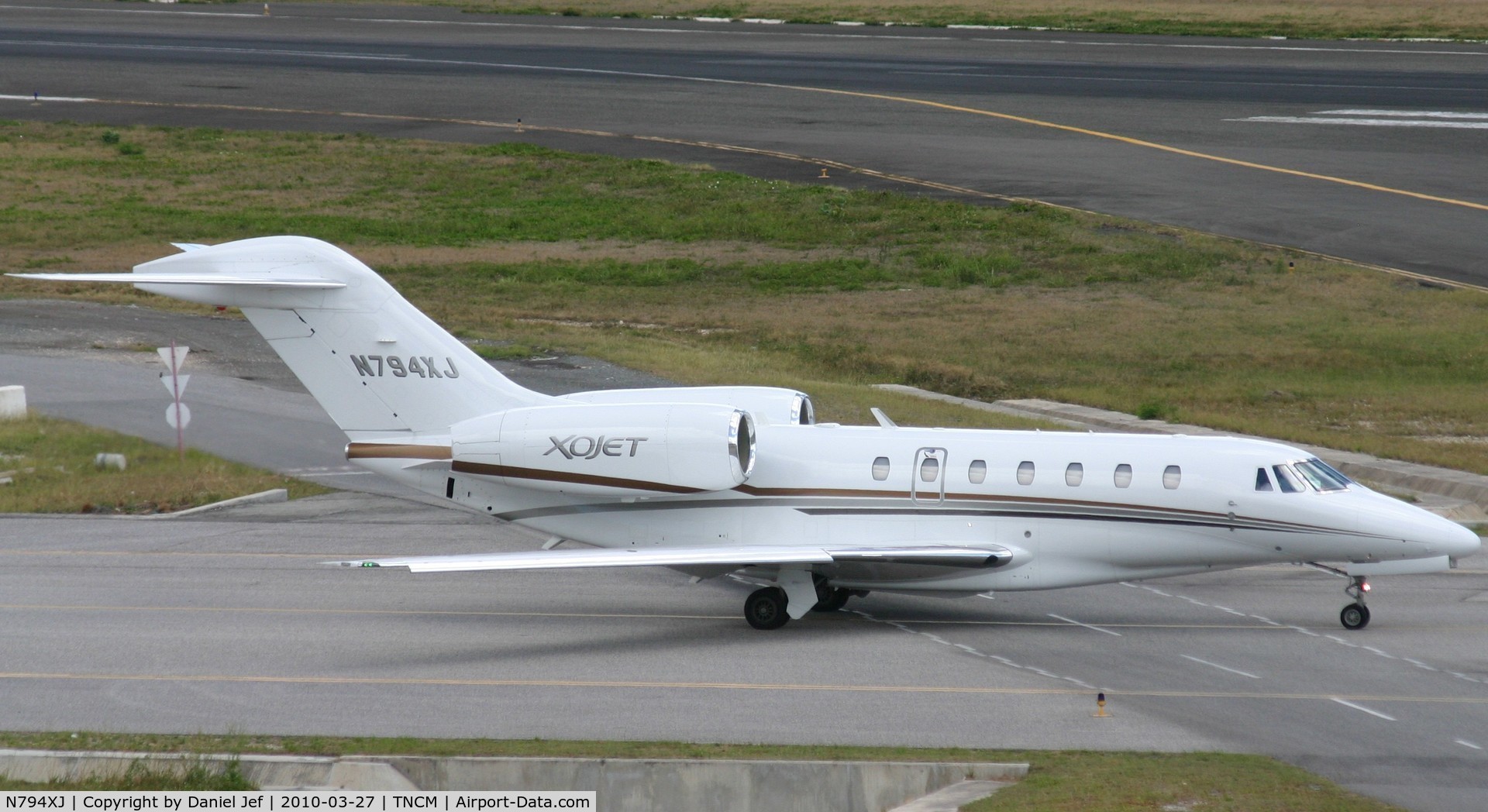 N794XJ, 2008 Cessna 750 Citation X C/N 750-0294, N794XJ taxing on the bypass for the holding point alpha at TNCM