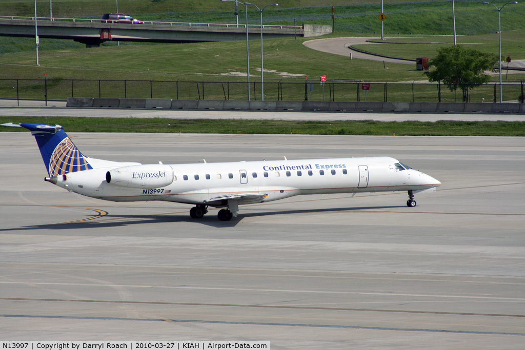 N13997, 2000 Embraer ERJ-145LR (EMB-145LR) C/N 145298, ERJ taxis for departure.